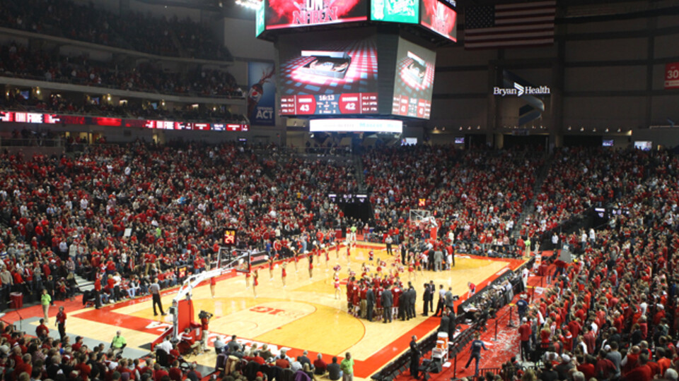 Huskers accepting faculty, staff basketball ticket requests Nebraska